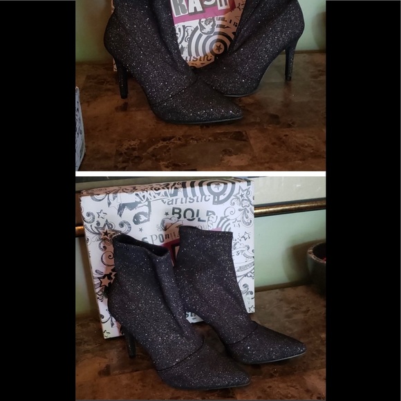 71/2 sparkling boots. Selling bc too small.. beautiful boots…worn only once - Picture 2 of 3